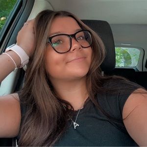 Meet your Posher, Alexandra